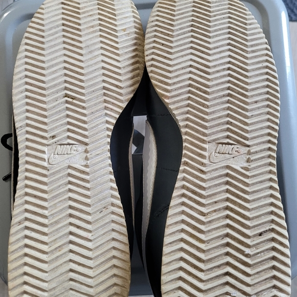 Nike Cortez Black and White Basic Shoe - Picture 2 of 5
